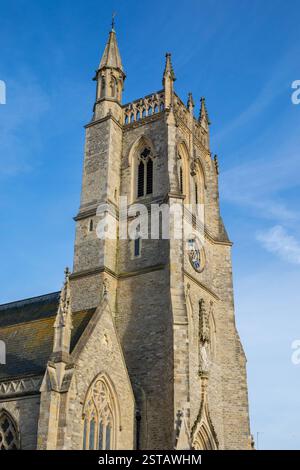 Der Turm des Sts Thomas Minster, auch bekannt als Newport Minster, befindet sich in der County-Stadt Newport auf der Isle of Wight in Großbritannien. Stockfoto