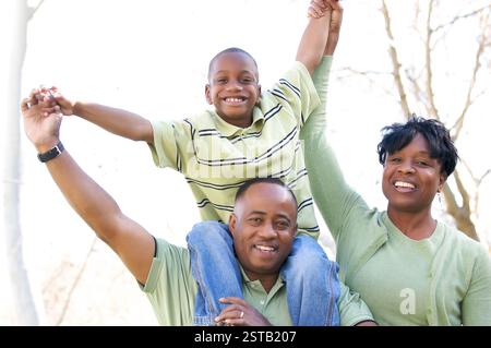 Mann, Frau und Kind Spaß im Park. Stockfoto