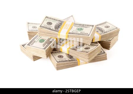 Stapel von 10.000-Dollar-Stapeln von 100-Dollar-Scheinen, isoliert auf weißem Hintergrund. Stockfoto