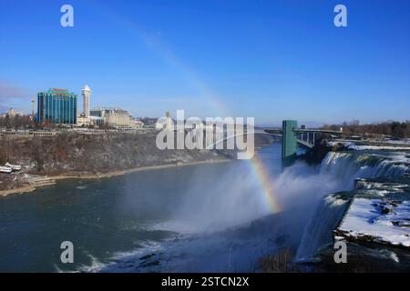 Niagarafälle und Rainbow Bridge im Winter, New Yo Stockfoto