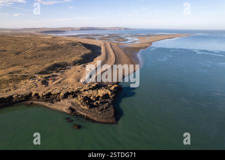Sonnenuntergang das Meer in der Bucht von Puerto San Julian im argentinischen Südpatagonien Stockfoto