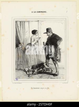 Auf dem Land hält ein Mann in Jagdkleidung ein totes Kaninchen und ein Gewehr, während ihn ein Hund begleitet. Eine Frau steht mit erhobenen Händen vor ihm in einer Geste der Besänftigung. Im Hintergrund versteckt sich ein Mann hinter einem Vorhang. Stockfoto