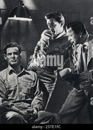 Die US-amerikanischen Schauspieler Robert Mitchum, Robert Young und Robert Ryan in dem Film Crossfire, USA 1947 Stockfoto