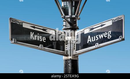 Ein Bild mit einem Hinweisschild, das in zwei verschiedene Richtungen auf Deutsch zeigt. Eine Richtung weist auf einen Ausweg hin, die andere auf eine Krise. Stockfoto