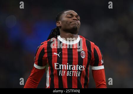 Mailand, Italien. Februar 2025. Rafael Leao vom AC Milan reagiert auf das Spiel der UEFA Champions League, Play Off 2nd Leg bei Giuseppe Meazza, Mailand. Der Bildnachweis sollte lauten: Jonathan Moscrop/Sportimage Credit: Sportimage Ltd/Alamy Live News Stockfoto