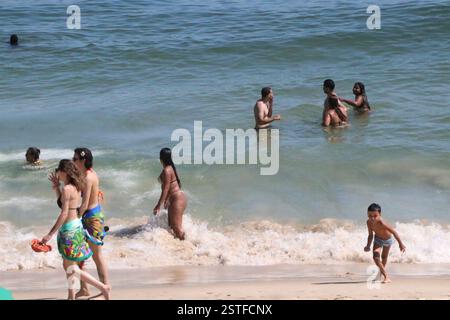 18. Februar 2025, Rio de Janeiro, Rio de Janeiro, Brasilien: Rio de janeiro(rj), 18.02.2025-climatempo/verao/calor/rj- die Stadt rio de janeiro brach am dienstag, 18. februar, einen Wärmeregel von 44Ã‚Â und aktivierte zum ersten Mal Stufe 4 des Hitzeprotokolls in der Stadt, seit 2023 erreichte die Temperatur 42 Grad und ein Gefühl von 60Ã‚Â°C, in den Bildern von rio de janeiro im Süden der iéro Zone. (Foto: JosÃƒ © Lucena/Thenews2/Zumapress) (Foto: © Jose Lucena/TheNEWS2 via ZUMA Press Wire) NUR REDAKTIONELLE VERWENDUNG! Nicht für kommerzielle Zwecke Stockfoto