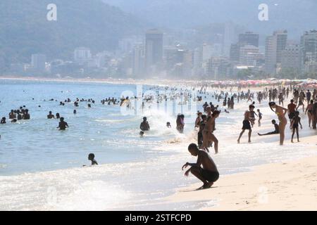 18. Februar 2025, Rio de Janeiro, Rio de Janeiro, Brasilien: Rio de janeiro(rj), 18.02.2025-climatempo/verao/calor/rj- die Stadt rio de janeiro brach am dienstag, 18. februar, einen Wärmeregel von 44Ã‚Â und aktivierte zum ersten Mal Stufe 4 des Hitzeprotokolls in der Stadt, seit 2023 erreichte die Temperatur 42 Grad und ein Gefühl von 60Ã‚Â°C, in den Bildern von rio de janeiro im Süden der iéro Zone. (Foto: JosÃƒ © Lucena/Thenews2/Zumapress) (Foto: © Jose Lucena/TheNEWS2 via ZUMA Press Wire) NUR REDAKTIONELLE VERWENDUNG! Nicht für kommerzielle Zwecke Stockfoto