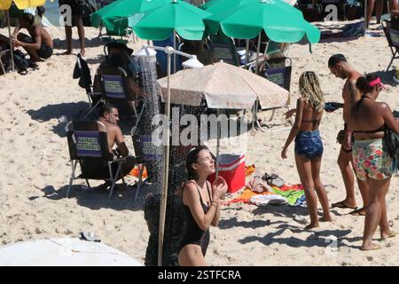 18. Februar 2025, Rio de Janeiro, Rio de Janeiro, Brasilien: Rio de janeiro(rj), 18.02.2025-climatempo/verao/calor/rj- die Stadt rio de janeiro brach am dienstag, 18. februar, einen Wärmeregel von 44Ã‚Â und aktivierte zum ersten Mal Stufe 4 des Hitzeprotokolls in der Stadt, seit 2023 erreichte die Temperatur 42 Grad und ein Gefühl von 60Ã‚Â°C, in den Bildern von rio de janeiro im Süden der iéro Zone. (Foto: JosÃƒ © Lucena/Thenews2/Zumapress) (Foto: © Jose Lucena/TheNEWS2 via ZUMA Press Wire) NUR REDAKTIONELLE VERWENDUNG! Nicht für kommerzielle Zwecke Stockfoto