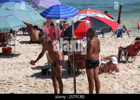 18. Februar 2025, Rio de Janeiro, Rio de Janeiro, Brasilien: Rio de janeiro(rj), 18.02.2025-climatempo/verao/calor/rj- die Stadt rio de janeiro brach am dienstag, 18. februar, einen Wärmeregel von 44Ã‚Â und aktivierte zum ersten Mal Stufe 4 des Hitzeprotokolls in der Stadt, seit 2023 erreichte die Temperatur 42 Grad und ein Gefühl von 60Ã‚Â°C, in den Bildern von rio de janeiro im Süden der iéro Zone. (Foto: JosÃƒ © Lucena/Thenews2/Zumapress) (Foto: © Jose Lucena/TheNEWS2 via ZUMA Press Wire) NUR REDAKTIONELLE VERWENDUNG! Nicht für kommerzielle Zwecke Stockfoto