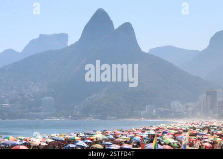 18. Februar 2025, Rio de Janeiro, Rio de Janeiro, Brasilien: Rio de janeiro(rj), 18.02.2025-climatempo/verao/calor/rj- die Stadt rio de janeiro brach am dienstag, 18. februar, einen Wärmeregel von 44Ã‚Â und aktivierte zum ersten Mal Stufe 4 des Hitzeprotokolls in der Stadt, seit 2023 erreichte die Temperatur 42 Grad und ein Gefühl von 60Ã‚Â°C, in den Bildern von rio de janeiro im Süden der iéro Zone. (Foto: JosÃƒ © Lucena/Thenews2/Zumapress) (Foto: © Jose Lucena/TheNEWS2 via ZUMA Press Wire) NUR REDAKTIONELLE VERWENDUNG! Nicht für kommerzielle Zwecke Stockfoto