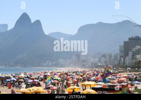 18. Februar 2025, Rio de Janeiro, Rio de Janeiro, Brasilien: Rio de janeiro(rj), 18.02.2025-climatempo/verao/calor/rj- die Stadt rio de janeiro brach am dienstag, 18. februar, einen Wärmeregel von 44Ã‚Â und aktivierte zum ersten Mal Stufe 4 des Hitzeprotokolls in der Stadt, seit 2023 erreichte die Temperatur 42 Grad und ein Gefühl von 60Ã‚Â°C, in den Bildern von rio de janeiro im Süden der iéro Zone. (Foto: JosÃƒ © Lucena/Thenews2/Zumapress) (Foto: © Jose Lucena/TheNEWS2 via ZUMA Press Wire) NUR REDAKTIONELLE VERWENDUNG! Nicht für kommerzielle Zwecke Stockfoto