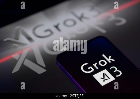 Brüssel, Belgien Februar 2025. GROK X AI 3 wird auf einem Mobiltelefon angezeigt, Grok 3 auf dem Tablet-Bildschirm, wie in dieser Fotoabbildung zu sehen. Aufgenommen in Brüssel, Belgien, am 18. Februar 2025. (Jonathan Raa/SIPA USA) *** ausschließlich für redaktionelle Nachrichten *** Credit: SIPA USA/Alamy Live News Stockfoto
