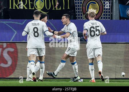Bergamo, Italien. Februar 2025. Ferran Jutgla feiert am Dienstag, den 18. Februar 2025, in Bergamo, Italien, während eines Fußballspiels zwischen dem italienischen Atalanta BC Bergamo und dem belgischen Club Brugge KV, das Rückspiel der Knockout-Phase der UEFA Champions League. BELGA FOTO BRUNO FAHY Credit: Belga News Agency/Alamy Live News Stockfoto