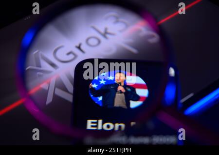 Brüssel, Belgien Februar 2025. Elon Musk X-Profil wird auf einem Mobiltelefon angezeigt, mit X AI Grok 3 auf dem Tablet-Bildschirm, wie in dieser Fotoabbildung zu sehen. Aufgenommen in Brüssel, Belgien, am 18. Februar 2025. (Jonathan Raa/SIPA USA) *** ausschließlich für redaktionelle Nachrichten *** Credit: SIPA USA/Alamy Live News Stockfoto