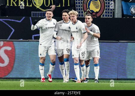 Bergamo, Italien. Februar 2025. Der Club Chemsdine Talbi feiert am Dienstag, den 18. Februar 2025, in Bergamo, Italien, ein Fußballspiel zwischen dem italienischen Atalanta BC Bergamo und dem belgischen Club Brugge KV, das Rückspiel der Knockout-Phase der UEFA Champions League. BELGA FOTO BRUNO FAHY Credit: Belga News Agency/Alamy Live News Stockfoto