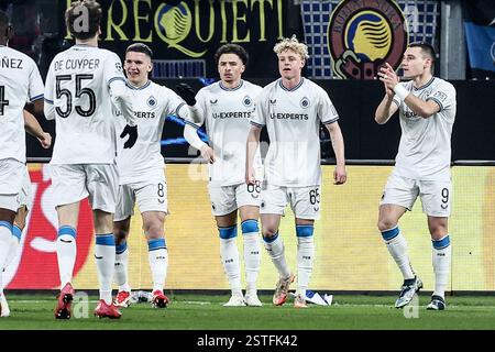 Bergamo, Italien. Februar 2025. Der Club Chemsdine Talbi feiert am Dienstag, den 18. Februar 2025, in Bergamo, Italien, ein Fußballspiel zwischen dem italienischen Atalanta BC Bergamo und dem belgischen Club Brugge KV, das Rückspiel der Knockout-Phase der UEFA Champions League. BELGA FOTO BRUNO FAHY Credit: Belga News Agency/Alamy Live News Stockfoto