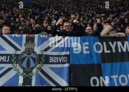 Bergamo, Italien. Februar 2025. Fans des Club Brugge VK Teams während des Play-off-Fußballspiels der UEFA Champions League 2024/2025 zwischen Atalanta BC und Club Brugge VK im Gewiss-Stadion am 18. Februar 2025 in Bergamo, Italien. Quelle: Unabhängige Fotoagentur/Alamy Live News Stockfoto