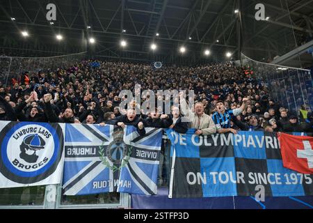 Bergamo, Italien. Februar 2025. Fans des Club Brugge VK Teams während des Play-off-Fußballspiels der UEFA Champions League 2024/2025 zwischen Atalanta BC und Club Brugge VK im Gewiss-Stadion am 18. Februar 2025 in Bergamo, Italien. Quelle: Unabhängige Fotoagentur/Alamy Live News Stockfoto