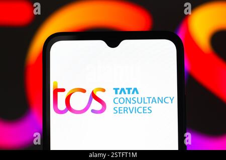 Kanada. Februar 2025. In dieser Abbildung wird das Logo von Tata Consultancy Services Limited (TCS) auf einem Smartphone-Bildschirm angezeigt. (Credit Image: © Thomas Fuller/SOPA Images via ZUMA Press Wire) NUR REDAKTIONELLE VERWENDUNG! Nicht für kommerzielle ZWECKE! Stockfoto
