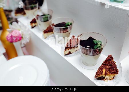 Ausgefallene Hochzeit Kuchen und Obst Stockfoto
