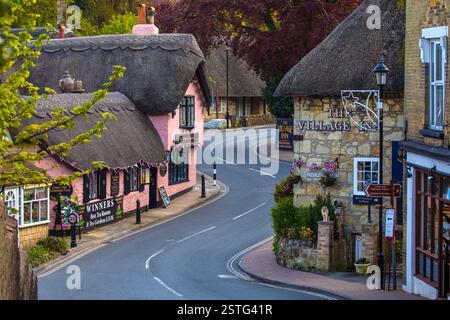 Isle of Wight, Großbritannien - 4. Mai 2023: Das malerische Shanklin Old Village auf der Isle of Wight in Großbritannien. Stockfoto