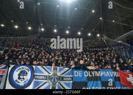 Bergamo, Italien. Februar 2025. Fans des Club Brugge VK Teams während des Play-off-Fußballspiels der UEFA Champions League 2024/2025 zwischen Atalanta BC und Club Brugge VK im Gewiss-Stadion am 18. Februar 2025 in Bergamo, Italien. Quelle: Roberto Tommasini/Alamy Live News Stockfoto
