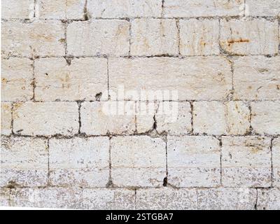 Alte verwitterte weiß getünchte, Kalksteinblock Mauerwerk Hintergrund Stockfoto