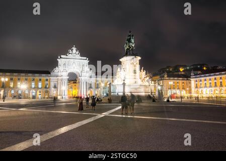 Lissabon, Portugal - 5. September 2023: Das historische Praco do Comercio oder Commerce Plaza in Lissabon, Portugal, ist einer der beliebtesten und landschaftlich reizvollsten Reiseziele Stockfoto