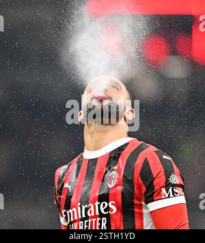 Mailand, Italien. Februar 2025. Kyle Walker reagiert vor dem Play-off-Spiel der UEFA Champions League zwischen dem AC Milan und Feyenoord am 18. Februar 2025 in Mailand. Quelle: Alberto Lingria/Xinhua/Alamy Live News Stockfoto