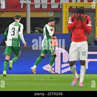 Mailand, Italien. Februar 2025. Julian Carranza (C) aus Feyenoord feiert sein Tor während des Play-off-Spiels zwischen dem AC Milan und Feyenoord in Mailand am 18. Februar 2025. Quelle: Alberto Lingria/Xinhua/Alamy Live News Stockfoto