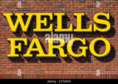 Wells Fargo baut Schilder in einer Wells Fargo Bankfiliale in Clermont, Florida. (USA) Stockfoto