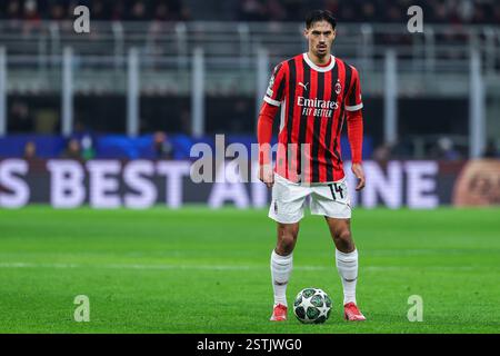 Mailand, Italien. Februar 2025. Tijjjani Reijnders vom AC Milan in Aktion während der Play-offs der UEFA Champions League 2024/25 in der Play-off-Phase zwischen AC Milan und Feyenoord Rotterdam im San Siro Stadium Credit: dpa/Alamy Live News Stockfoto