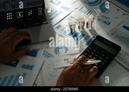 Geschäftsmann berechnet Buchhaltung Finanzforschung Steuerabzug Planung Gewinn- und Verlustrechnung. Zahlung des Belegs für den Steuersatz in Papierform Stockfoto