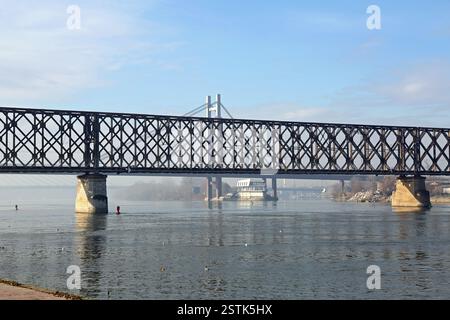 Alte Eisenbahnbrücke in Belgrad Stockfoto
