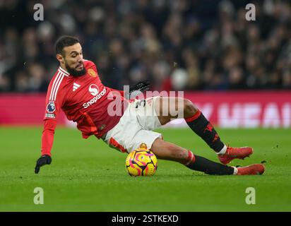 London, Großbritannien. Februar 2025. Tottenham Hotspur / Manchester United - Premier League - Tottenham Hotspur Stadium. Noussair Mazraoui von Manchester United. Bildnachweis: Mark Pain / Alamy Live News Stockfoto
