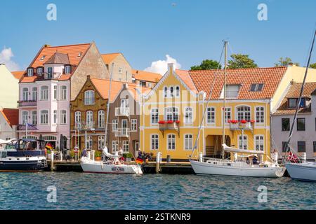 Havnegade-Promenade mit bunten Häusern, alter Hafen von Sønderborg, als-Insel, Süddänemark Stockfoto
