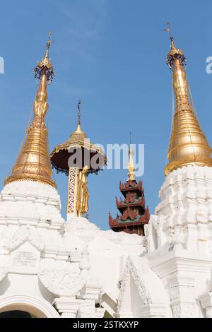 Myanmar, Yangon, Dachdetails an der Shwedagon-Pagode. Stockfoto