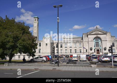 Gebäude und Uhrenturm in Southampton, Großbritannien 16. September 2024. Stadtverwaltung im Zentrum von Southampton. Stockfoto