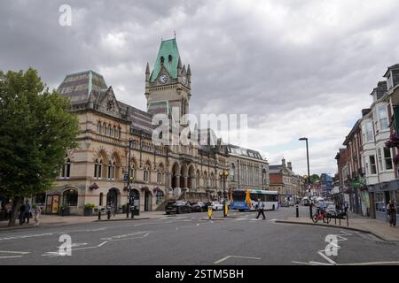 Wunderschöne Architektur im gotischen Revival-Stil in der historischen Stadt Winchester England 27. Juli 2024 - Winchester Guildhall, der zum II. Grades gehört Stockfoto
