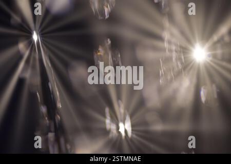 Unscharfe Lichtflecken und Lichter im Dunkeln Stockfoto
