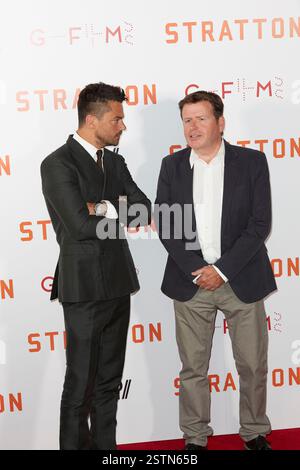 Der Schauspieler Dominic Cooper und Regisseur Simon West nehmen am Dienstag, den 29. August 2017, an der britischen Premiere von „STRATTON“ im GUE West End, Leicester Square, London, ENGLAND Teil. BANG MEDIA INTERNATIONAL FAMOUS PICTURES 28 HOLMES ROAD LONDON NW5 3AB VEREINIGTES KÖNIGREICH TEL. +44 (0) 02 7485 1005 E-MAIL: PICTURES@FAMOUS.UK.COM Stockfoto