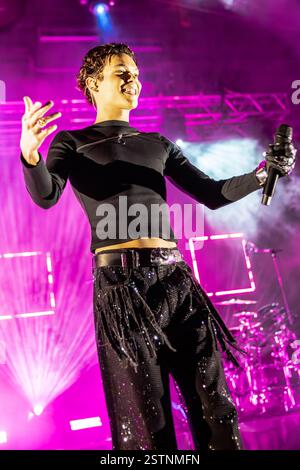 Mailand Italien. februar 2025. Der venezolanisch-schwedische Sänger und Schauspieler Omar Josué González, bekannt als OMAR RUDBERG, tritt live auf der Bühne in Alcatraz während der „Every Night Fantasy Tour“ auf. Stockfoto