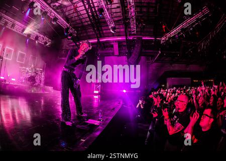 Mailand Italien. februar 2025. Der venezolanisch-schwedische Sänger und Schauspieler Omar Josué González, bekannt als OMAR RUDBERG, tritt live auf der Bühne in Alcatraz während der „Every Night Fantasy Tour“ auf. Stockfoto