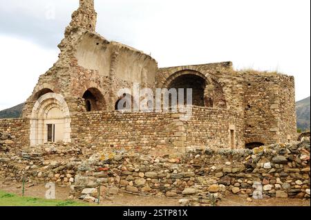 Ciutadella of Roses (Renaissance 16. Jahrhundert) Innenraum. Mittelalterliche Siedlung mit dem Kloster Santa Maria de Roses (11.-13. Jahrhundert). Alt Empordà, Giron Stockfoto