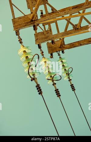 Glasseisolatoren am Power-Tower, Detail Stockfoto