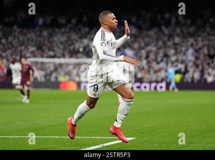 Kylian Mbappe von Real Madrid feiert das erste Tor ihrer Mannschaft während der UEFA Champions League Knockout Phase Play offs Second Leg Match in Santiago Bernabeu, Madrid. Bilddatum: Mittwoch, 19. Februar 2025. Stockfoto