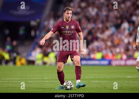 Madrid, Spanien. Februar 2025. Nico Gonzalez aus Manchester City wurde 2024/2025 im Santiago Bernabeu-Stadion im zweiten Legspiel der UEFA Champions League Knockout Play-off zwischen Real Madrid CF und Manchester City gesehen. Endergebnis Real Madrid CF 3: 1 Manchester City Credit: SOPA Images Limited/Alamy Live News Stockfoto