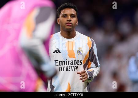 Madrid, Spanien. Februar 2025. Rodrygo geht gegen Real Madrid CF, das vor dem zweiten Legspiel der UEFA Champions League Knockout 2024/2025 zwischen Real Madrid CF und Manchester City im Santiago Bernabeu Stadion zu sehen war. Endergebnis Real Madrid CF 3: 1 Manchester City Credit: SOPA Images Limited/Alamy Live News Stockfoto