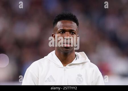 Madrid, Spanien. Februar 2025. Vinicius Junior von Real Madrid CF wurde vor dem zweiten Legspiel der UEFA Champions League Knockout 2024/2025 zwischen Real Madrid CF und Manchester City im Santiago Bernabeu Stadion gespielt. Endergebnis Real Madrid CF 3: 1 Manchester City Credit: SOPA Images Limited/Alamy Live News Stockfoto