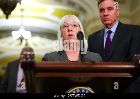 US-Senator Patty Murray (D-WA) spricht mit Reportern nach dem wöchentlichen Mittagessen im US-Kapitol am 11. Februar 2025. (Foto: Joshua Sukoff/Medill News Service) Stockfoto